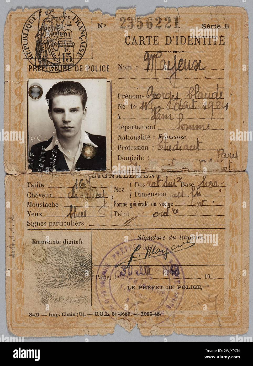 Imprimerie Chaix (s.-D.), carte d'identité de l'Etat français n°2356221 (série B) au nom de G. Mayeux (titre décerné), 1943-07-30. Papier, encre, métal, papier photographique. Musée de la libération de Paris - Musée général Leclerc - Musée Jean Moulin. Banque D'Images