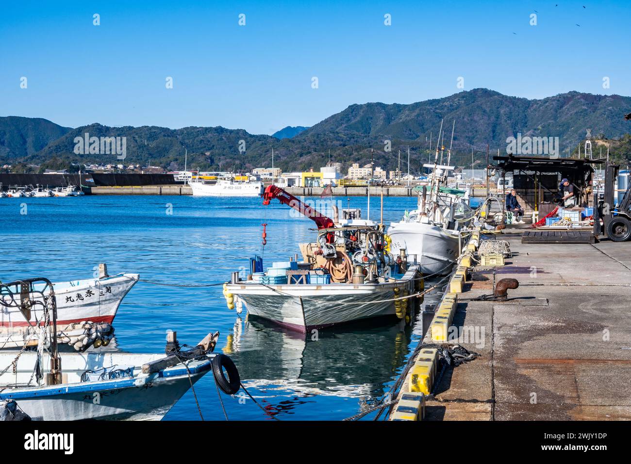 Bateaux de pêche au port de Kadogawa, Japon. Banque D'Images