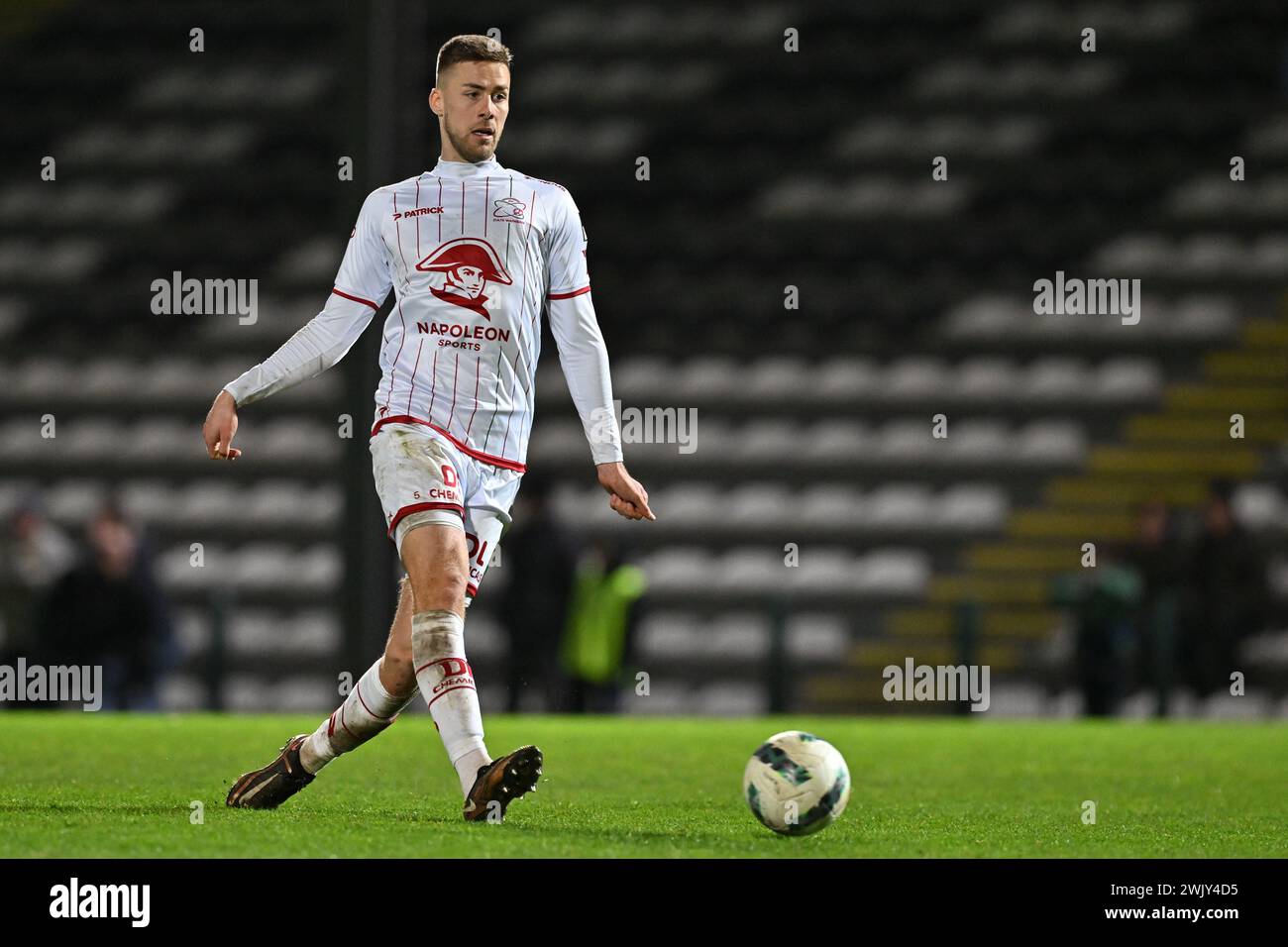 Rubin Seigers (5) de Zulte-Waregem photographié lors d'un match de football entre le Club Brugge NXT et le SV Zulte Waregem lors de la 22ème journée de la saison Challenger Pro League 2023-2024 , le samedi 16 février 2024 à Roeselare , Belgique . PHOTO SPORTPIX | David Catry Banque D'Images