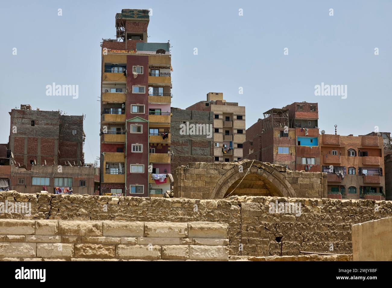 Immeubles d'appartements la ville des morts, cimetière du Nord, le Caire, Egypte Banque D'Images