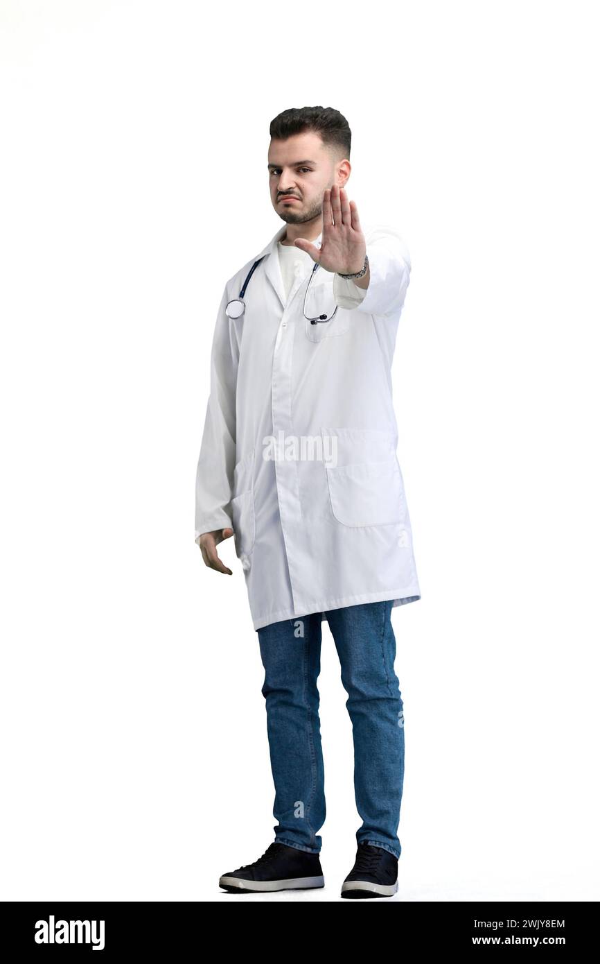 Docteur, en pleine hauteur, sur fond blanc, montrant un panneau stop Banque D'Images