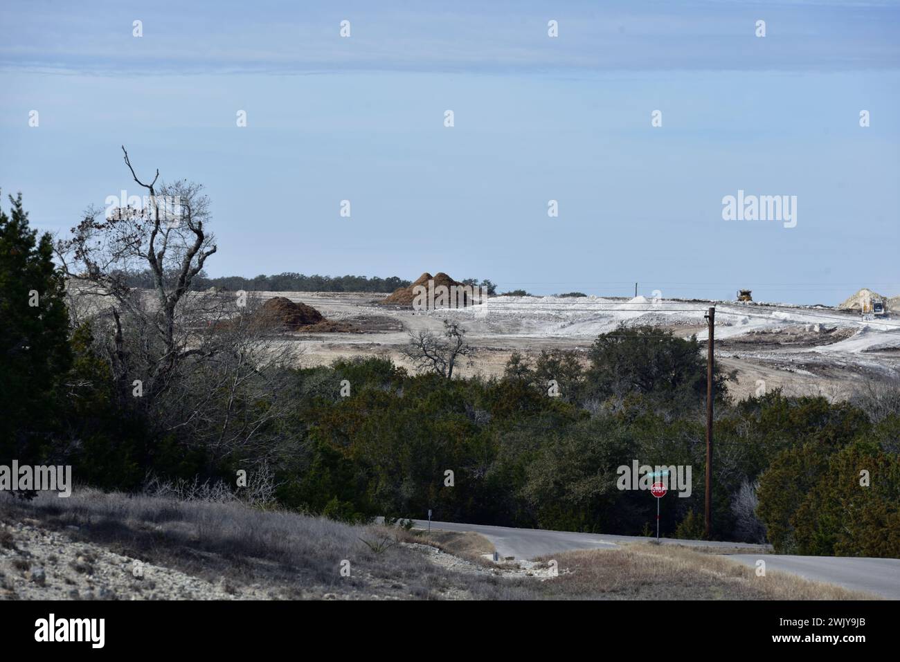 Nivellement du Texas Hill Country pour le développement de la densité urbaine dans le comté rural de Comal Texas. Banque D'Images