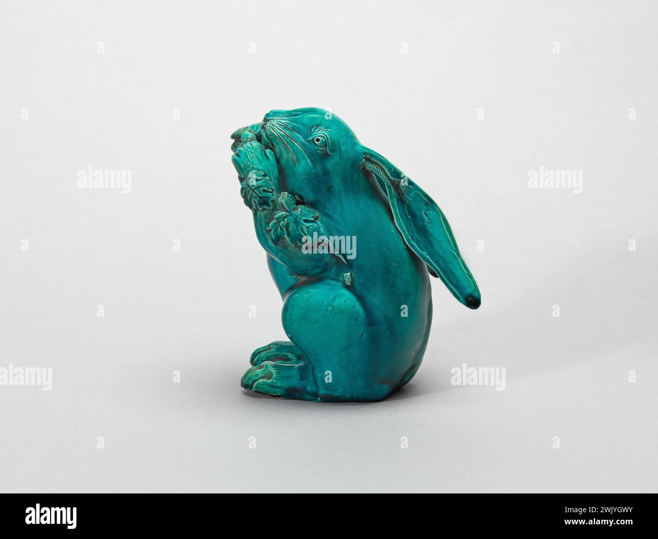 Lapin. Faïence émaillée bleue. Musée Cernuschi, Musée asiatique de l'Asie dans la ville de Paris. Banque D'Images