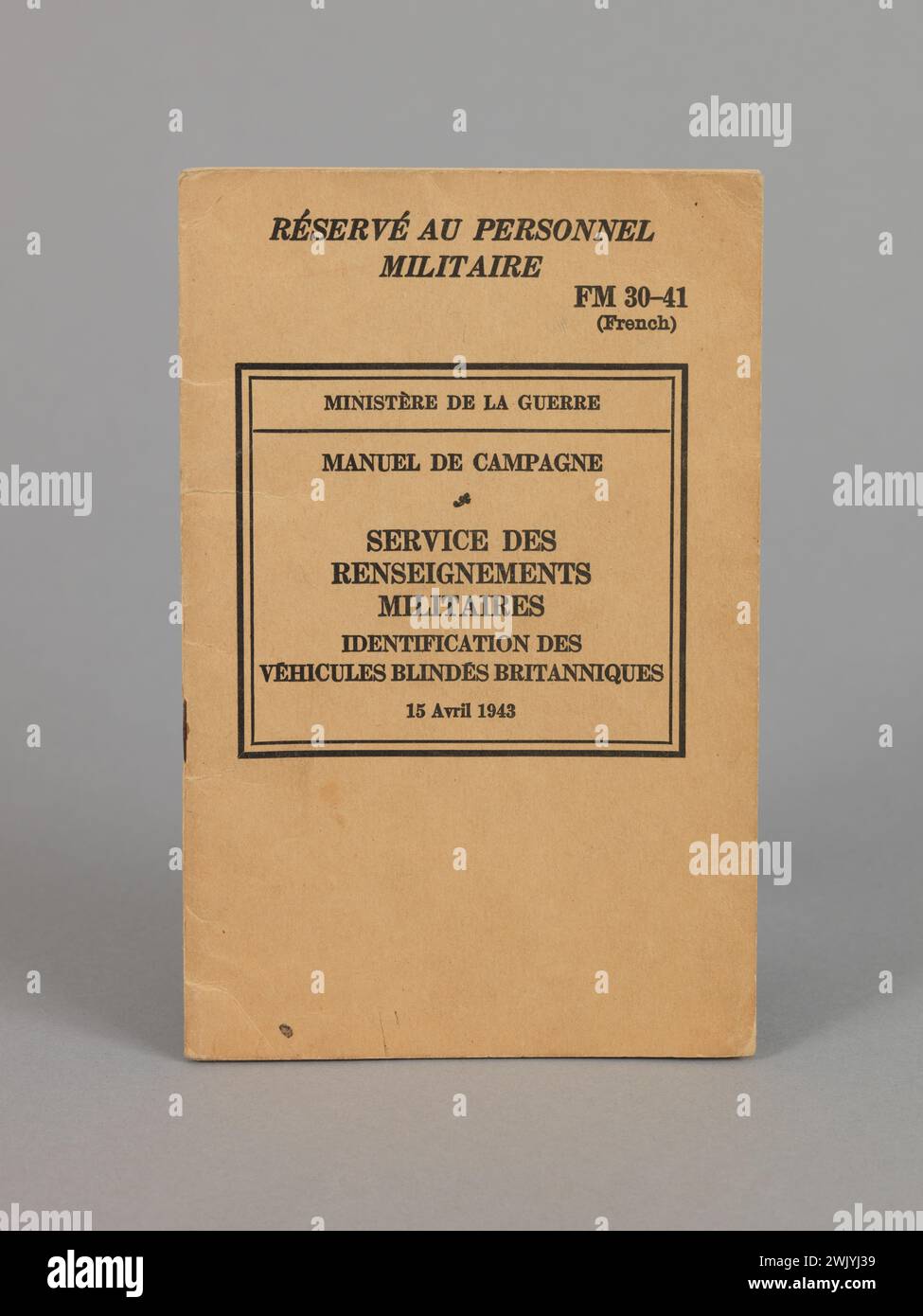 United States Government Printing Office (GPO), US FM 30-41 Campaign manual (français) : Military information-identification of British Armored Vehicles (titre décerné), 1943-04-15. Carton. Papier. Encre. Métal, Musée de la libération de Paris - Musée général Leclerc - Musée Jean Moulin. Banque D'Images