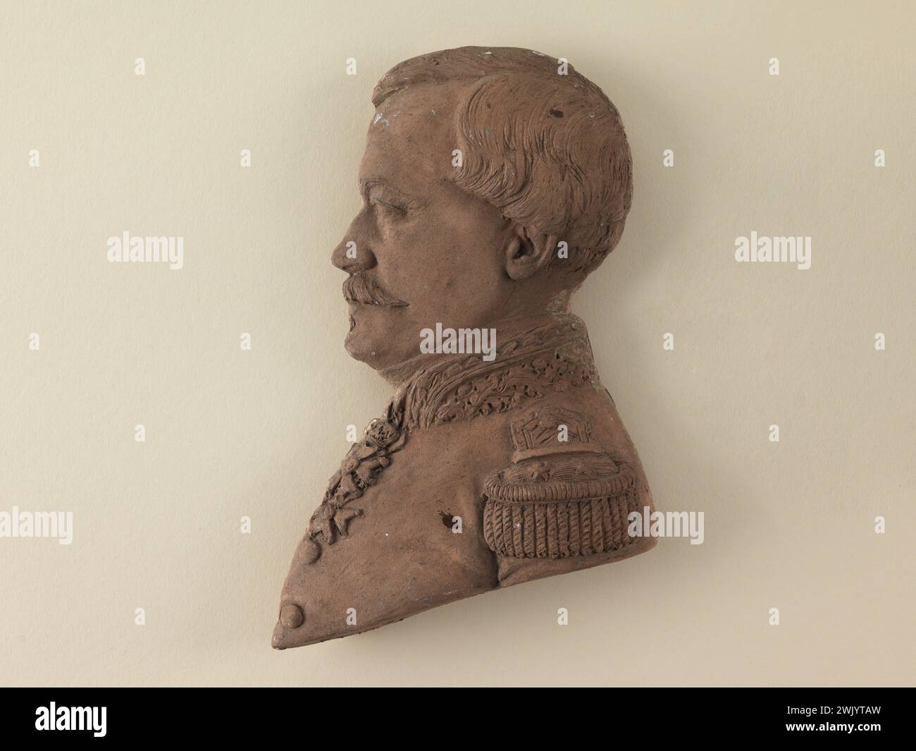 Dantan, Jean Pierre (dit Dantan Young) (n.1800-12-28-D.1869-09-06), profil d'officier, inconnu (titre factice), 1852. Terre cuite. Musée Carnavalet, histoire de Paris. Banque D'Images