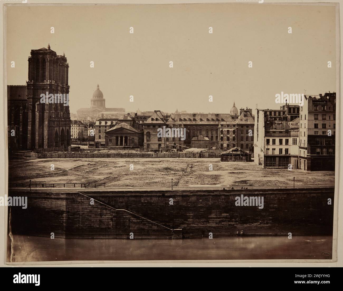 Anonyme, parvis de la cathédrale notre-Dame, Île de la Cité, 4ème arrondissement, Paris (titre factice), 1865. Dessiner sur papier albumine. Musée Carnavalet, histoire de Paris. Banque D'Images