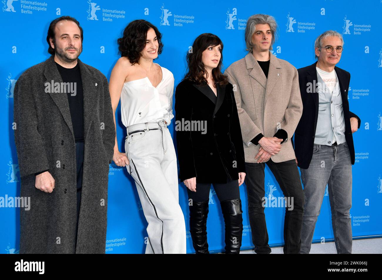 Vincent Macaigne, Nina d Urso, Nora Hamzawi, Micha Lescot und Olivier Assayas beim Photocall zum Kinofilm hors du temps / Suspended Time auf der Berlinale 2024 / 74. Internationale Filmfestspiele Berlin im Hotel Grand Hyatt. Berlin, 17.02.2024 *** Vincent Macaigne, Nina d Urso, Nora Hamzawi, Micha Lescot et Olivier Assayas au Photocall pour le long métrage hors du temps suspendu au Berlinale 2024 74 Berlin International film Festival à l'Hôtel Grand Hyatt Berlin, 17 02 2024 Foto:Xn.xKubelkax/xFuturexImagex temps_4202 Banque D'Images