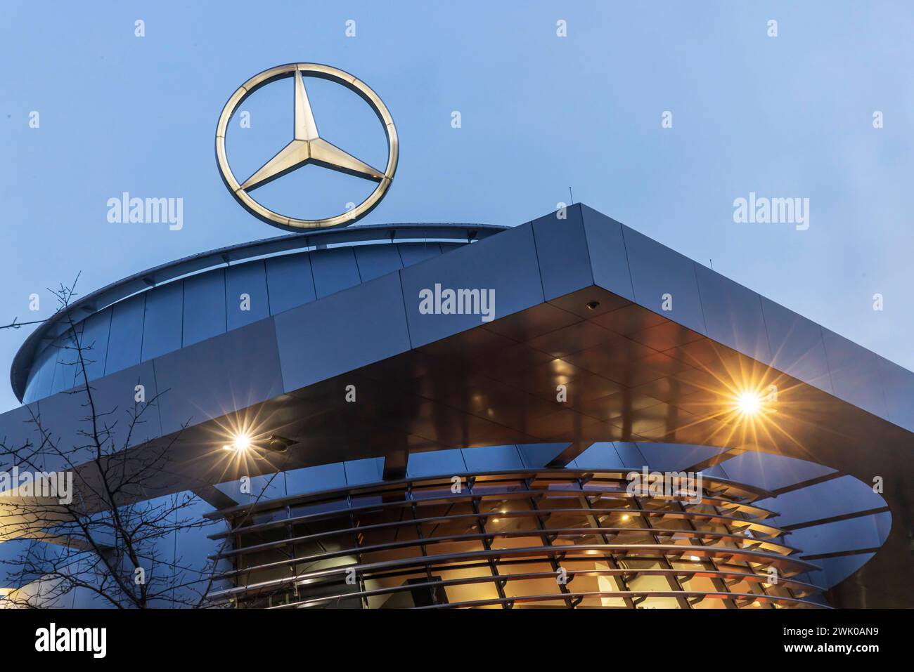 Mercedes-Benz Group AG, Mercedes Benz Welt Stuttgart. Niederlassung. // 15.02.2024 : Stuttgart, Baden-Württemberg, Deutschland, Europa *** Mercedes Benz Group AG, Mercedes Benz Welt Stuttgart Branch 15 02 2024 Stuttgart, Baden Württemberg, Allemagne, Europe Banque D'Images