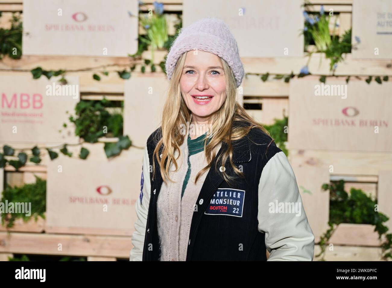 Berlin, Allemagne. 17 février 2024. Stefanie Stappenbeck vient au MMB Party (Medienboard Berlin-Brandenburg) à Holzmarkt lors de la 74ème Berlinale. Crédit : Annette Riedl/dpa/Alamy Live News Banque D'Images