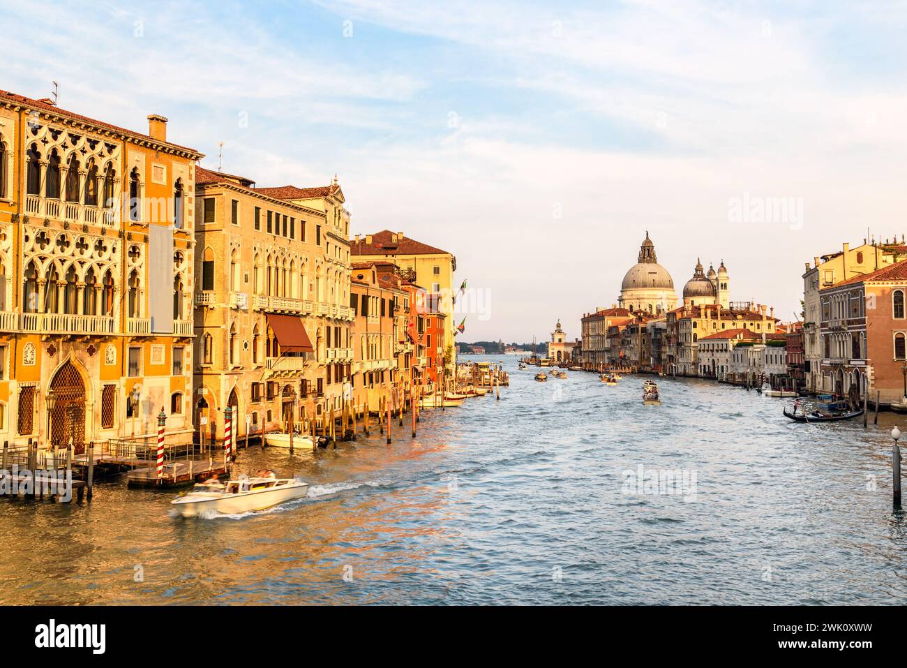 Vue du Grand canal à Venise au coucher du soleil Banque D'Images