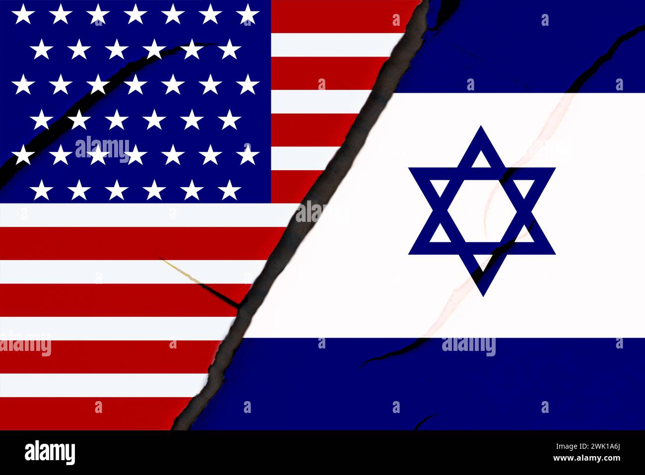 Drapeaux d'Israël et des États-Unis sur le mur brisé. Relations diplomatiques internationales Banque D'Images