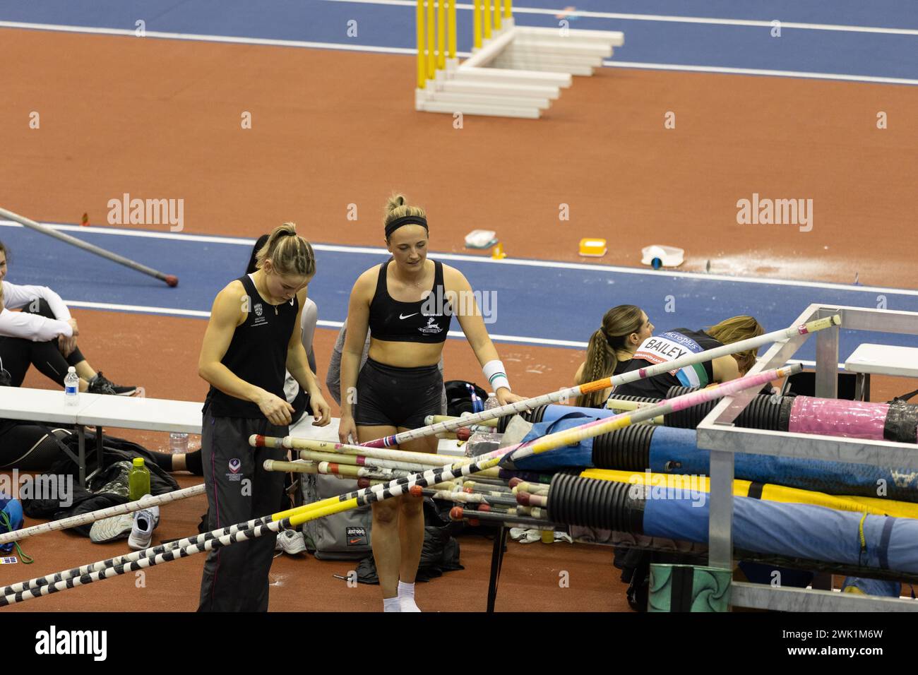 Birmingham, 17 février 2024, Women Pole Vault final, crédit : Aaron Badkin/Alamy Live News Banque D'Images