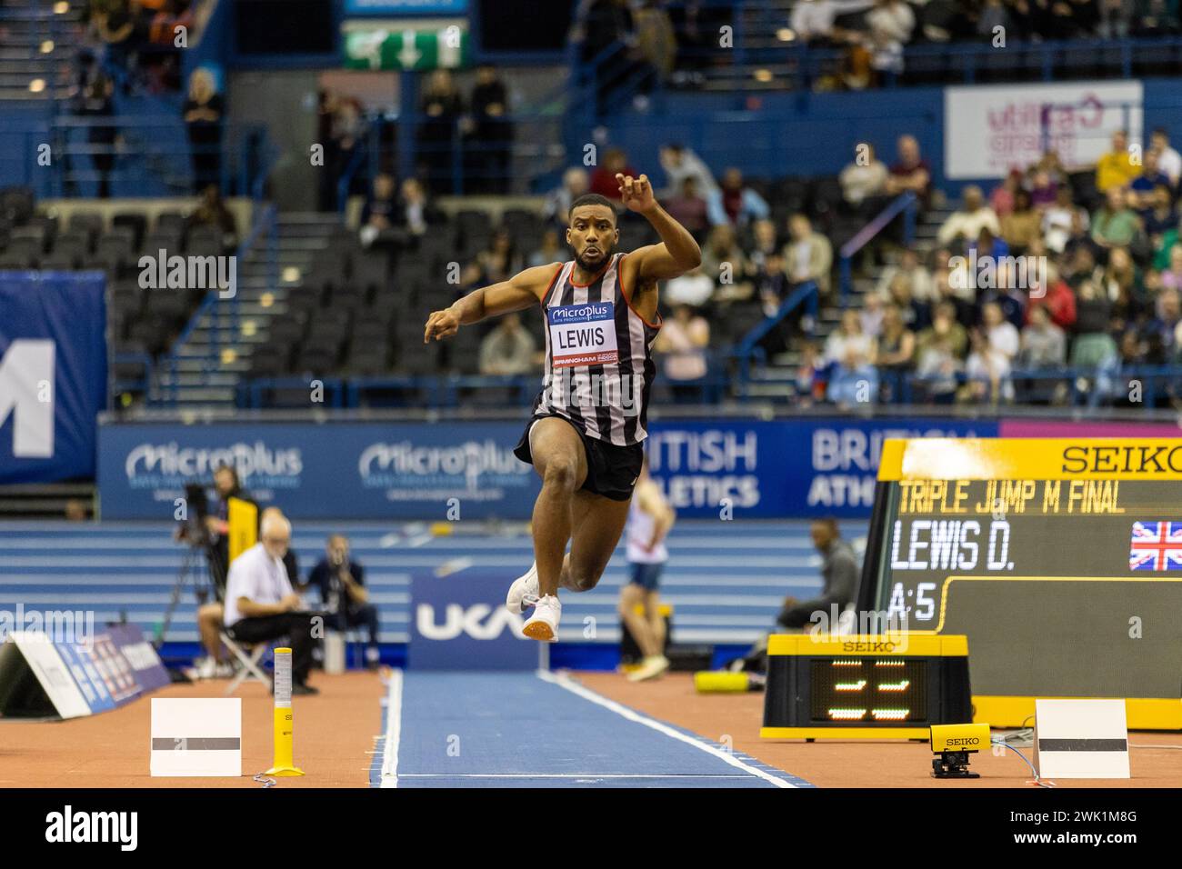 Birmingham, 18 février 2024, Triple Jump Men final – Daniel Lewis, crédit : Aaron Badkin/Alamy Live News Banque D'Images