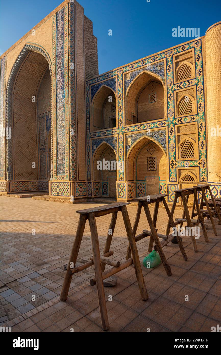 La Madrasa Ulugh Beg à Boukhara est devenue le modèle de centaines d'autres bâtiments éducatifs en Asie centrale Banque D'Images