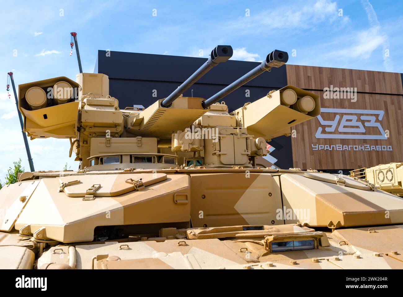 RÉGION DE MOSCOU, RUSSIE - 19 AOÛT 2022 : module d'arme du véhicule de combat de soutien de char BMPT-72 'Terminator-2' gros plan par une journée ensoleillée. Internationa Banque D'Images