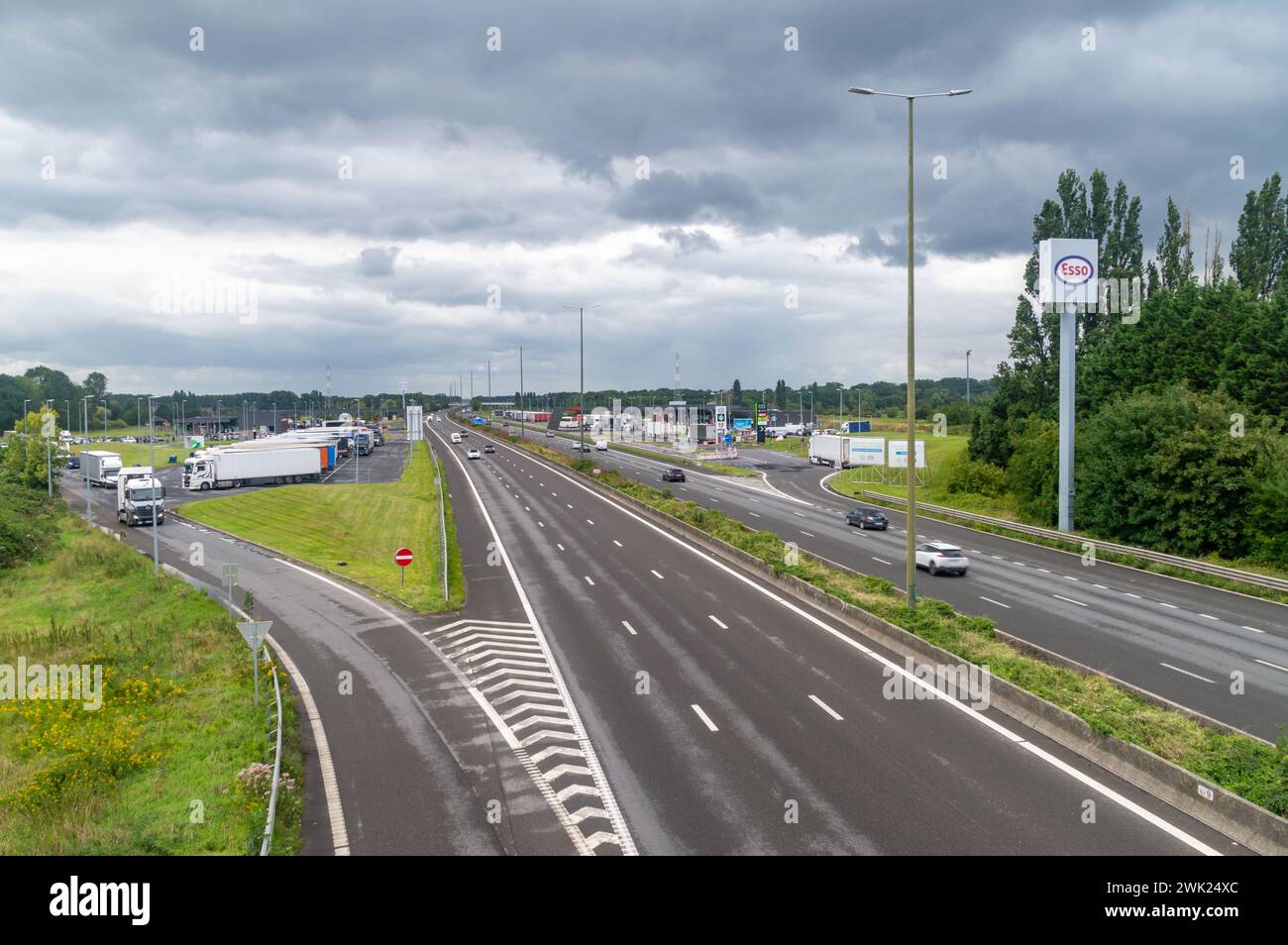 Saint-Ghislain, Belgique - 6 août 2023 : autoroute en Belgique. Banque D'Images