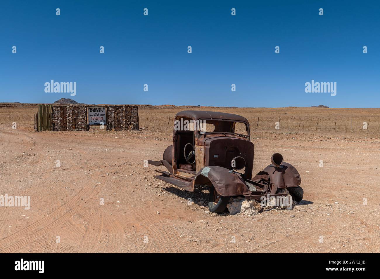Ancienne épave de voiture dans le parc national Namib-Naukluft, Namibie Banque D'Images