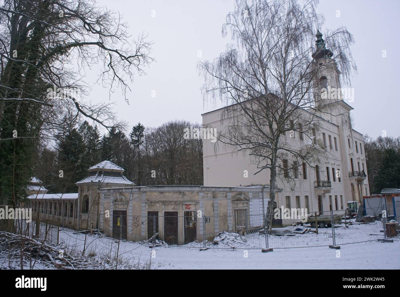 Wandlitz, Allemagne - 17 janvier 2024 : le chef SS Himmler a pris la relève en 1940 et a utilisé le Schloss Dammsmuhle comme base et comme élégante pension. Nuageux Banque D'Images