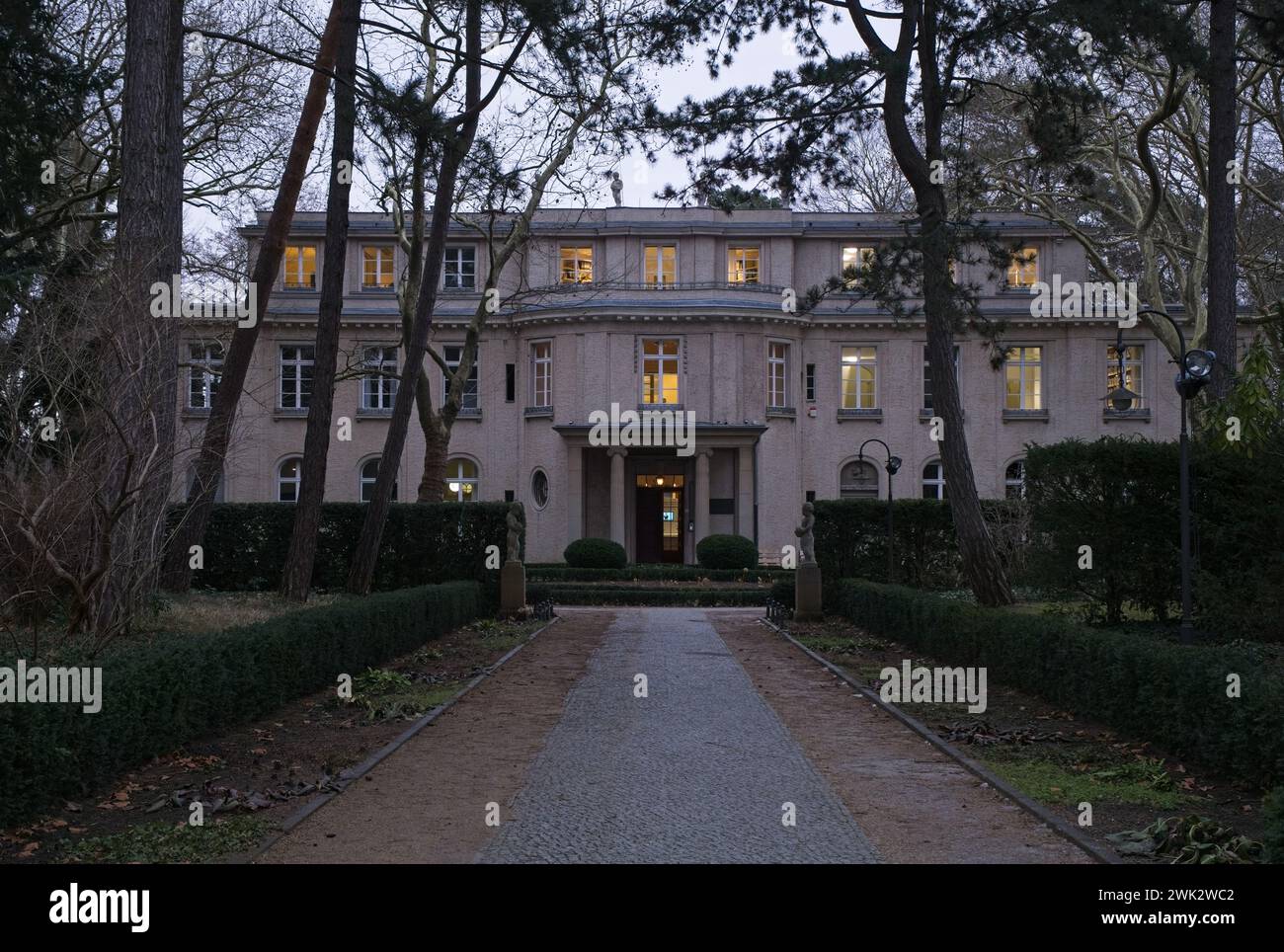 Berlin, Allemagne - 22 janvier 2024 : mémorial de l'Holocauste et musée connu sous le nom de Haus der Wannsee-Konferenz (Maison de la Conférence de Wannsee). Hiver nuageux Banque D'Images