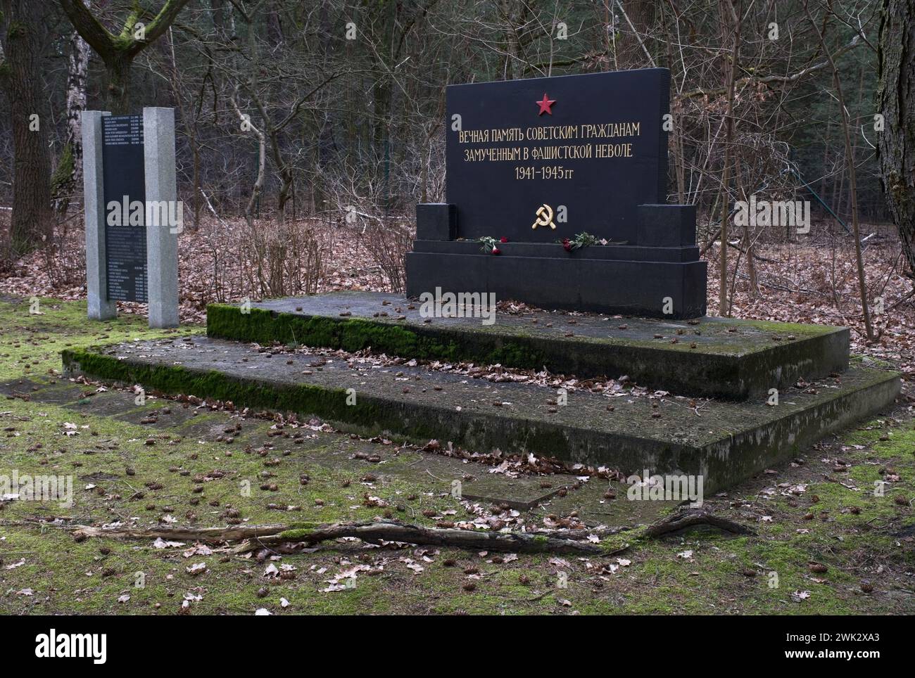 Luckenwalde, Allemagne - 3 février 2024 : Stalag III A camp de prisonniers. Plus de 5 000 prisonniers de différents pays sont morts ici. Jour d'hiver nuageux. Sele Banque D'Images