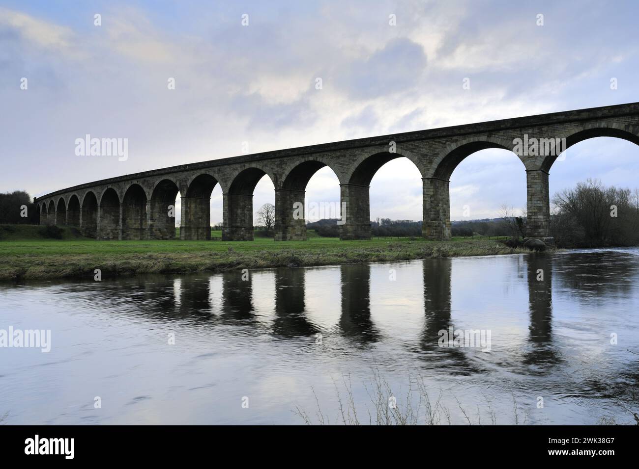 Le viaduc d'Arthington, également connu sous le nom de viaduc de Castley, village d'Arthington, Wharfedale, West Yorkshire, Angleterre Banque D'Images