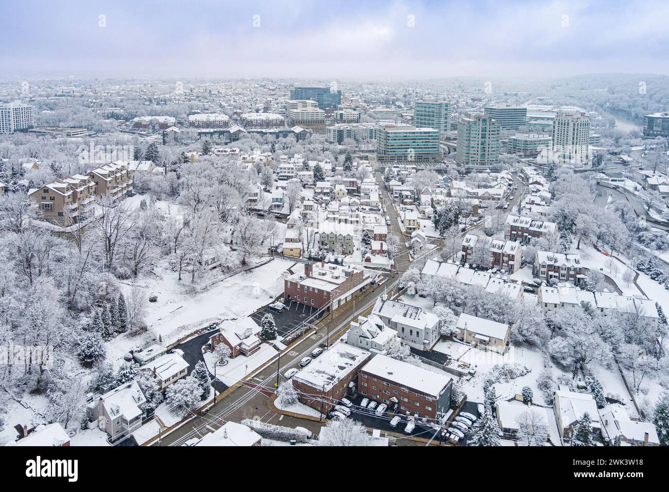 Vue aérienne de Conshohocken Pennsylvanie pendant l'hiver avec de la neige sur le sol. Banque D'Images