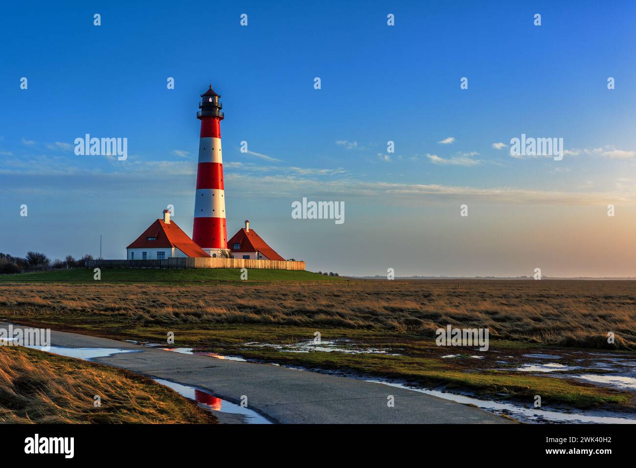 Phare de Westerheversand sur la mer du Nord un point de repère de la péninsule d'Eiderstedt en Allemagne. Banque D'Images Phare de Westerheversand sur la mer du Nord un point de repère de la péninsule d'Eiderstedt en Allemagne. Banque D'Images