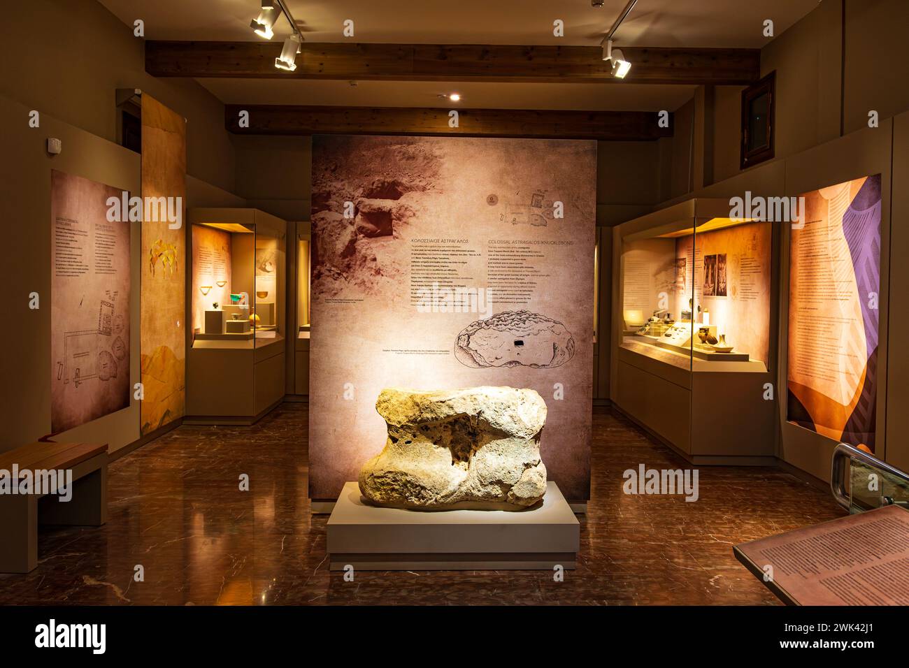 Intérieur du Musée archéologique de Pylos dans la région de Niokastro, Château de Pylos. Les expositions remontent à une période allant de la période préhistorique Banque D'Images