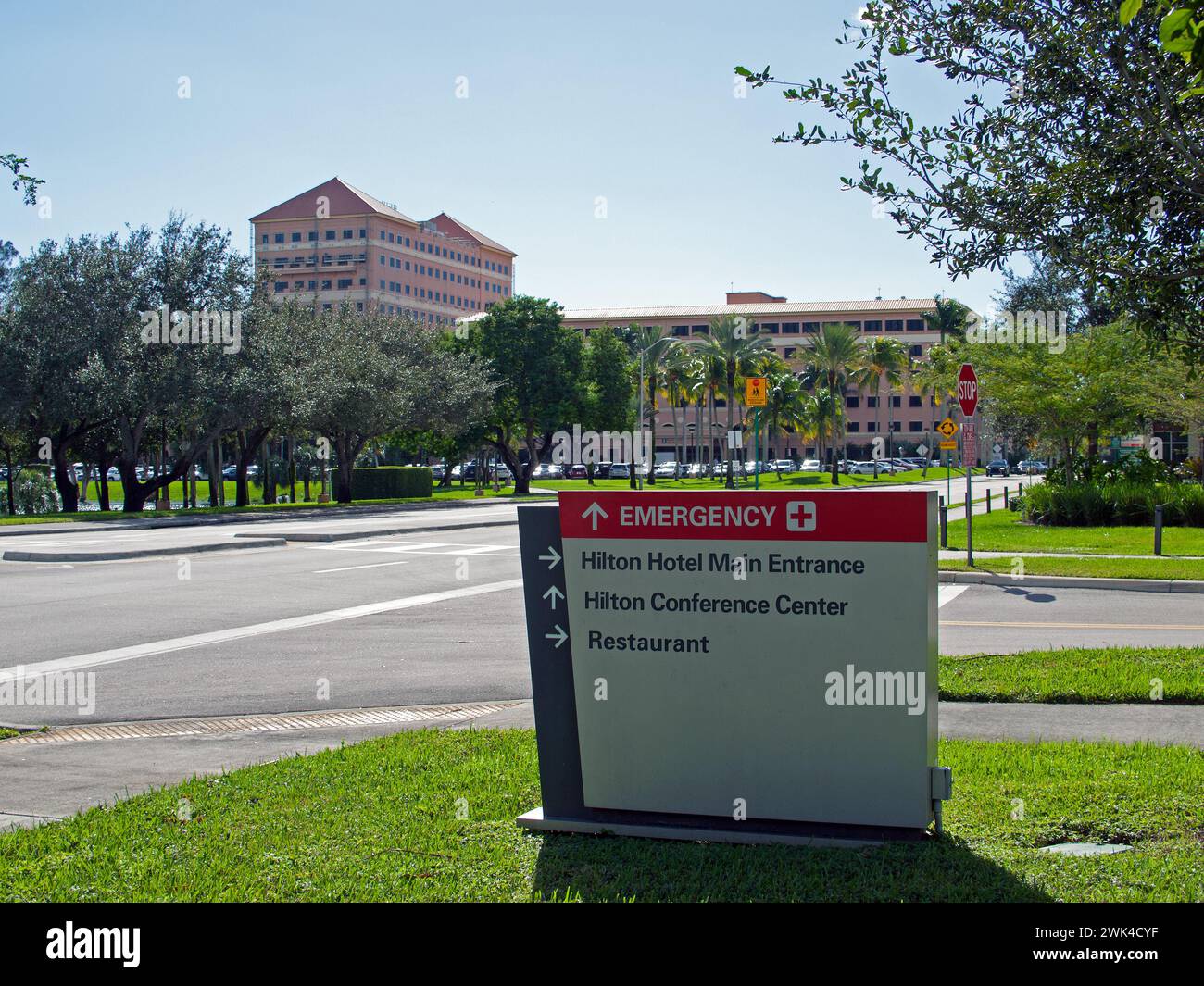 Miami, Floride, États-Unis - 20 novembre 2023 : entrée d'urgence à l'hôpital baptiste dans le quartier de Kendall. Banque D'Images