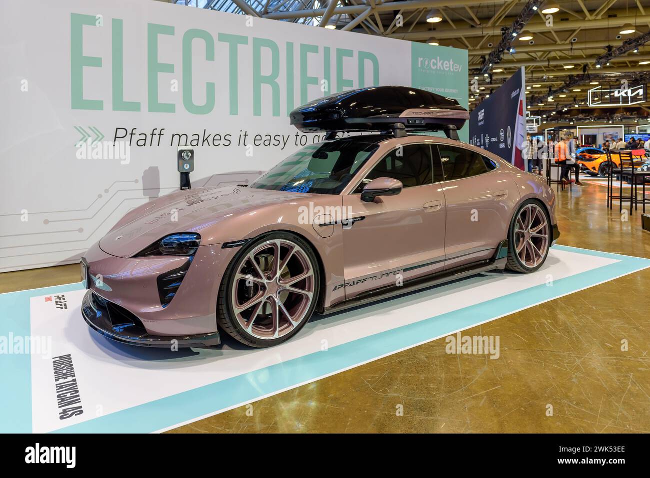 Une voiture ou un véhicule Porsche présenté par Pfaff Automotive Partners Banque D'Images