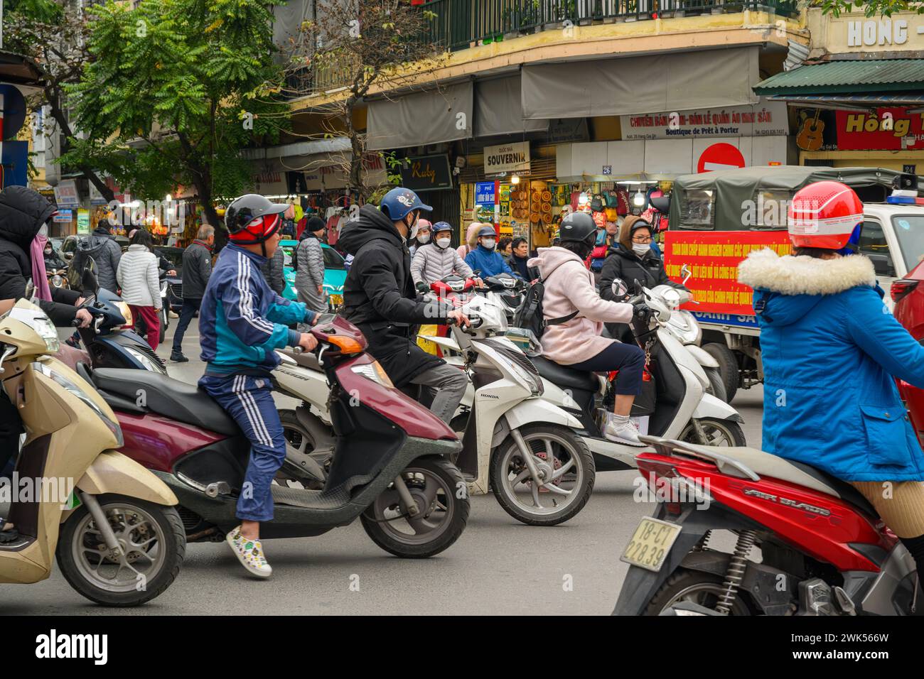 Trafic aux heures de pointe à Hanoi, Vietnam Banque D'Images