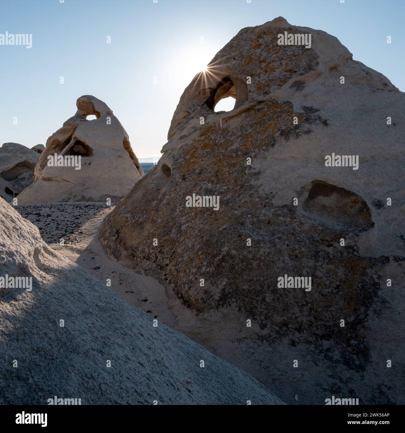 Cônes de roche en Oolite avec des trous érodés en eux Banque D'Images
