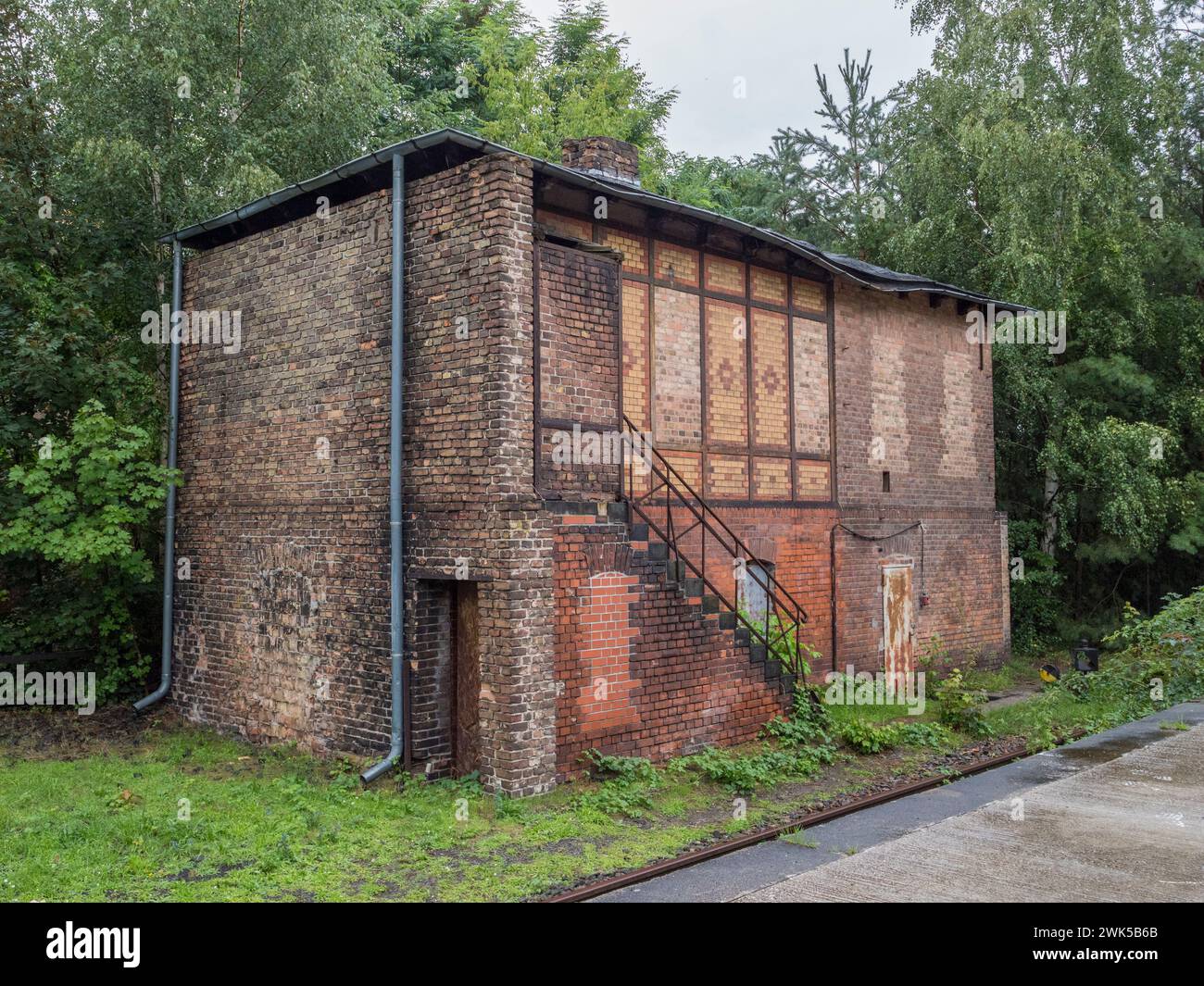 Dernier bâtiment restant, une partie du Mémorial de la plate-forme 17, un site commémoratif de l'Holocauste à la gare de Berlin-Grunewald, Berlin, Allemagne. Banque D'Images