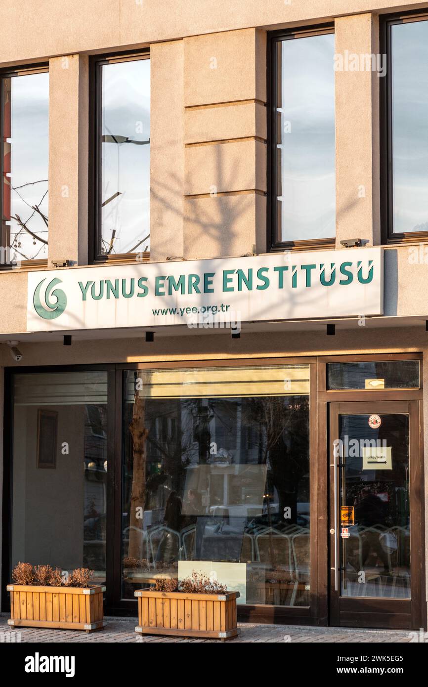 Prizren, Kosovo - 6 fév 2024 : Institut Yunus Emre à Prizren, une organisation mondiale à but non lucratif promouvant la langue et la culture turques autour de la ville Banque D'Images