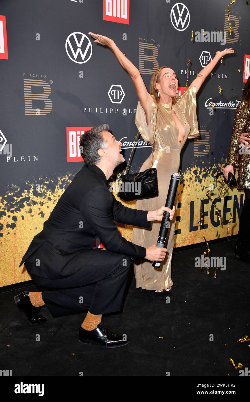Wayne Carpendale mit Ehefrau Annemarie Carpendale BEI der place to B Berlinale-Fête Une nuit dorée glamour à la place to B 2024 im Rahmen der Berlinale 2024 im Restaurant Borchardt. Berlin, 17.02.2024 *** Wayne Carpendale avec sa femme Annemarie Carpendale à la place de B Berlinale Fête Une nuit dorée glamour à la place de B 2024 dans le cadre de la Berlinale 2024 au Restaurant Borchardt Berlin, 17 02 2024 Foto:Xn.xKubelkax/xFuturexImagex place_to_b_4243 Banque D'Images