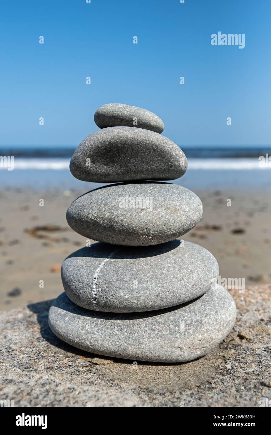 Cairn de roche à la plage Banque D'Images