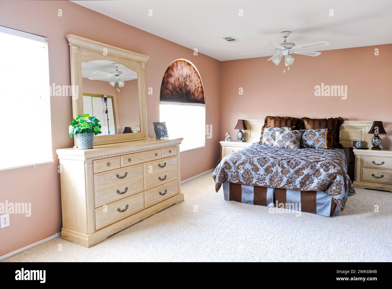 Chambre d'hôtes pêche meublée dans une maison résidentielle Banque D'Images