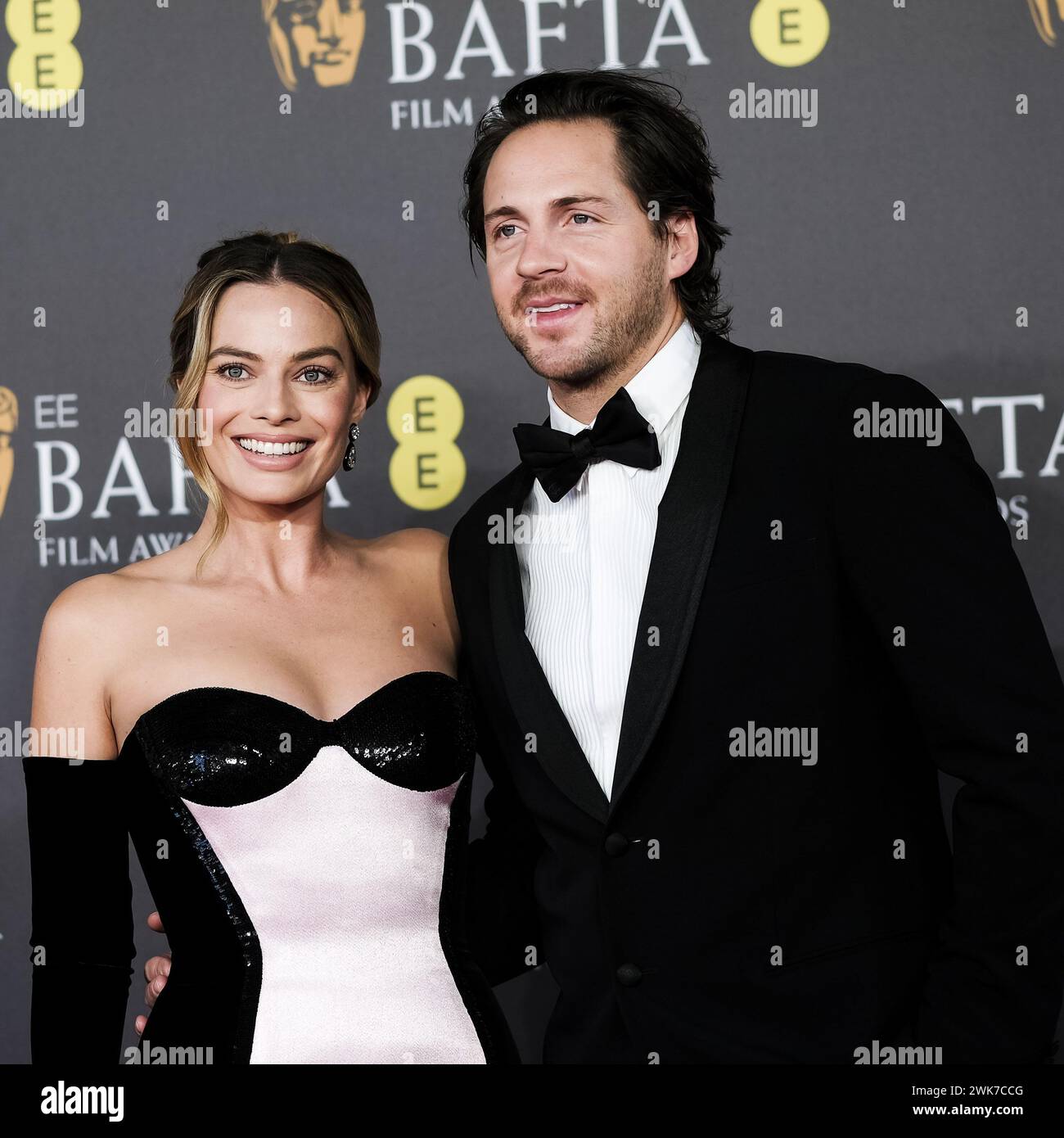 Royal Festival Hall, Londres, Royaume-Uni. 18 février 2024. Margot Robbie et Tom Ackerley photographiés lors des 2024 EE BAFTA film Awards Red Carpet Arrivals. Photo de Julie Edwards./Alamy Live News Banque D'Images