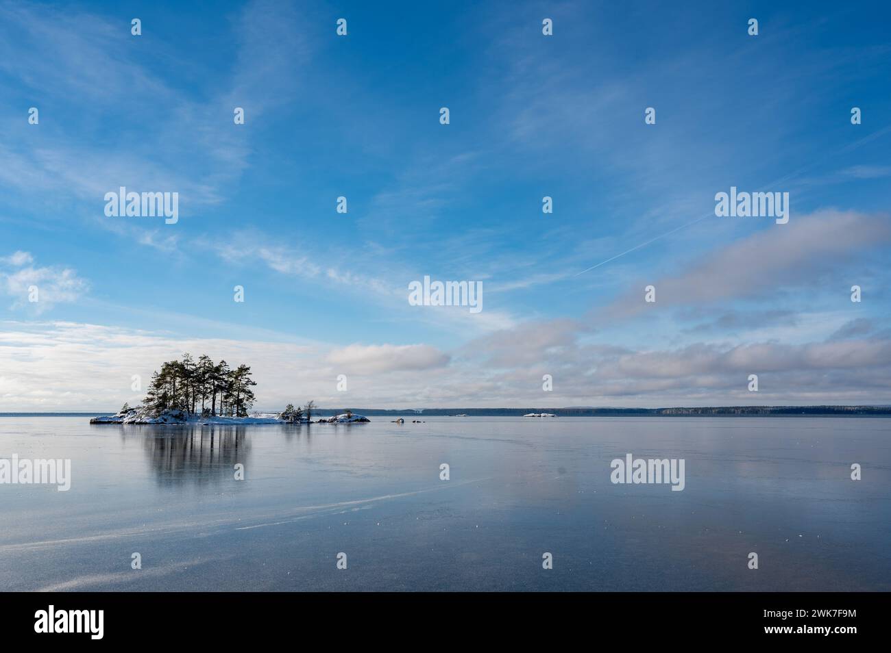 Belle vue sur la glace et l'eau sur le lac Banque D'Images