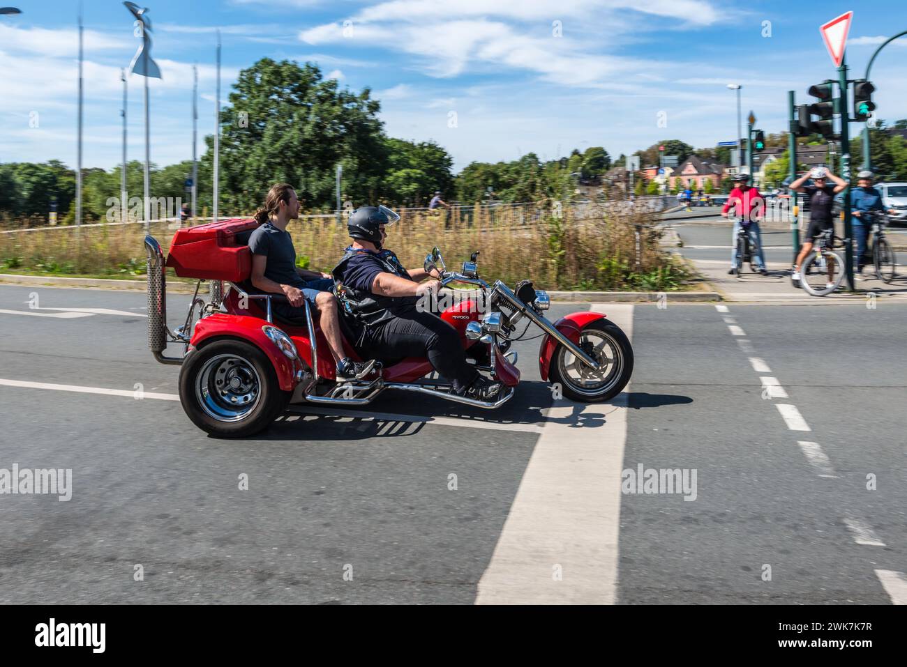 Essen, Allemagne - 21 août 2022 : motocyclistes sur une moto à trois roues (trike) pendant la randonnée pour enfants Essen 2022 en Rhénanie du Nord-Westphalie, Banque D'Images