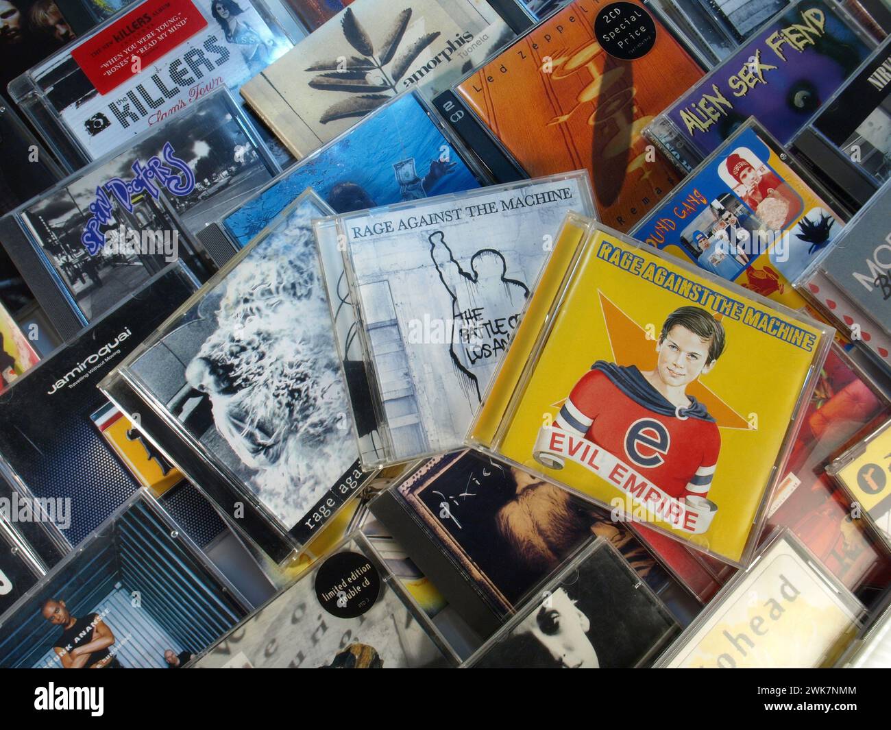 Music Exhibition - Rage Against the machine album CD - Heavy metal et rap avec des influences punk rock et funk Banque D'Images Music Exhibition - Rage Against the machine album CD - Heavy metal et rap avec des influences punk rock et funk Banque D'Images