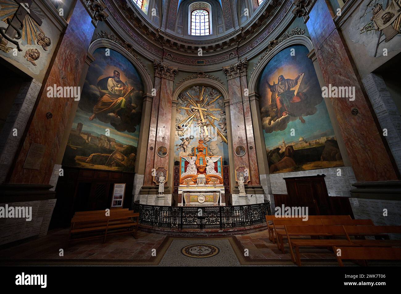 Transept Nord & Chapelle des Anges à notre-Dame de la Daurade, Toulouse, avec des peintures des évangélistes St Luc (l) & St Marc (R) de Constantin Prevost Banque D'Images