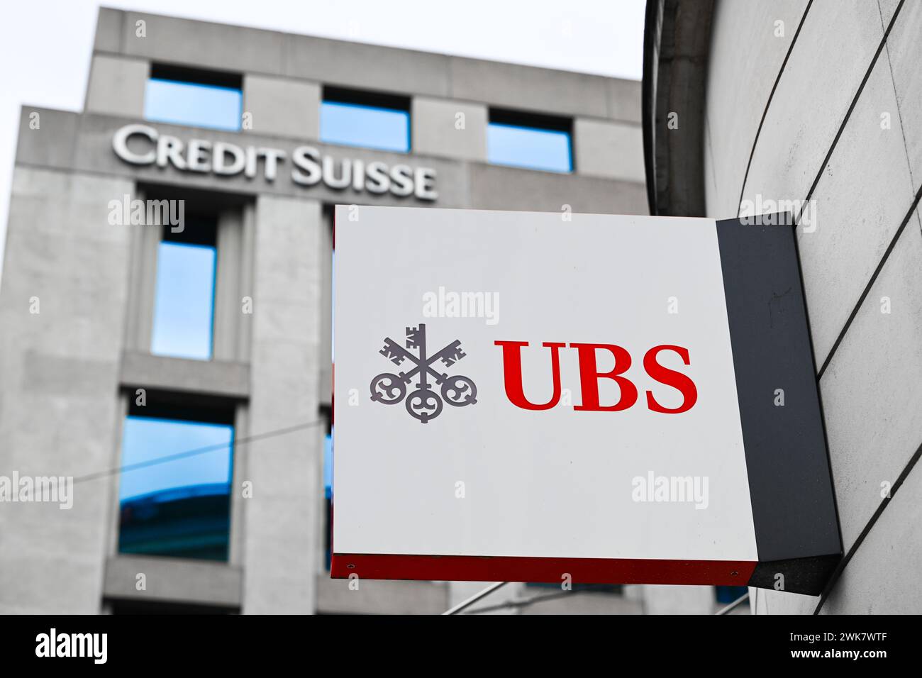 Un signe d'UBS est vu sur un bâtiment à Genève, le 18 février 2024 Banque D'Images