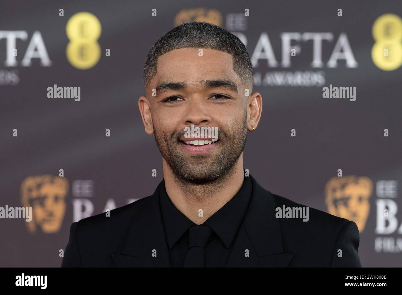 Londres, Royaume-Uni. 18 février 2024. LONDRES, ROYAUME-UNI - 18 FÉVRIER 2024 : Kingsley Ben-Adir assiste à la cérémonie des EE BAFTA film Awards au Royal Festival Hall de Londres, Royaume-Uni, le 18 février 2024. (Photo de Wiktor Szymanowicz/NurPhoto) crédit : NurPhoto SRL/Alamy Live News Banque D'Images