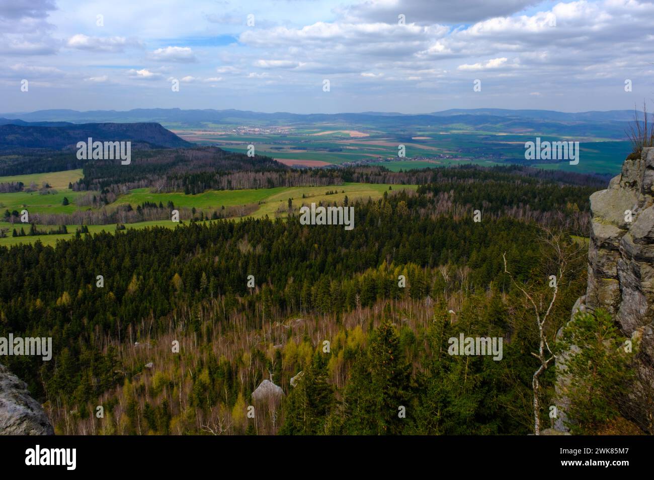 Montagnes Stolowe en Pologne. Vue depuis Great Szczeliniec Wielki Banque D'Images