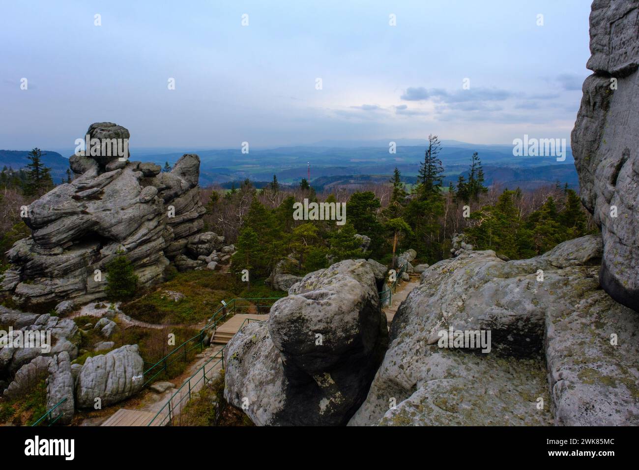 Montagnes Stolowe en Pologne. Vue depuis Great Szczeliniec Wielki Banque D'Images