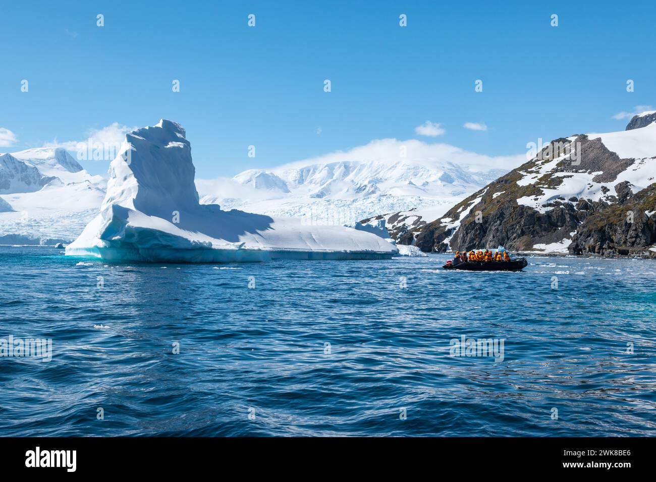 Paysage avec iceberg à Cierva Cove, Antarctique. Expédition antarctique. Banque D'Images
