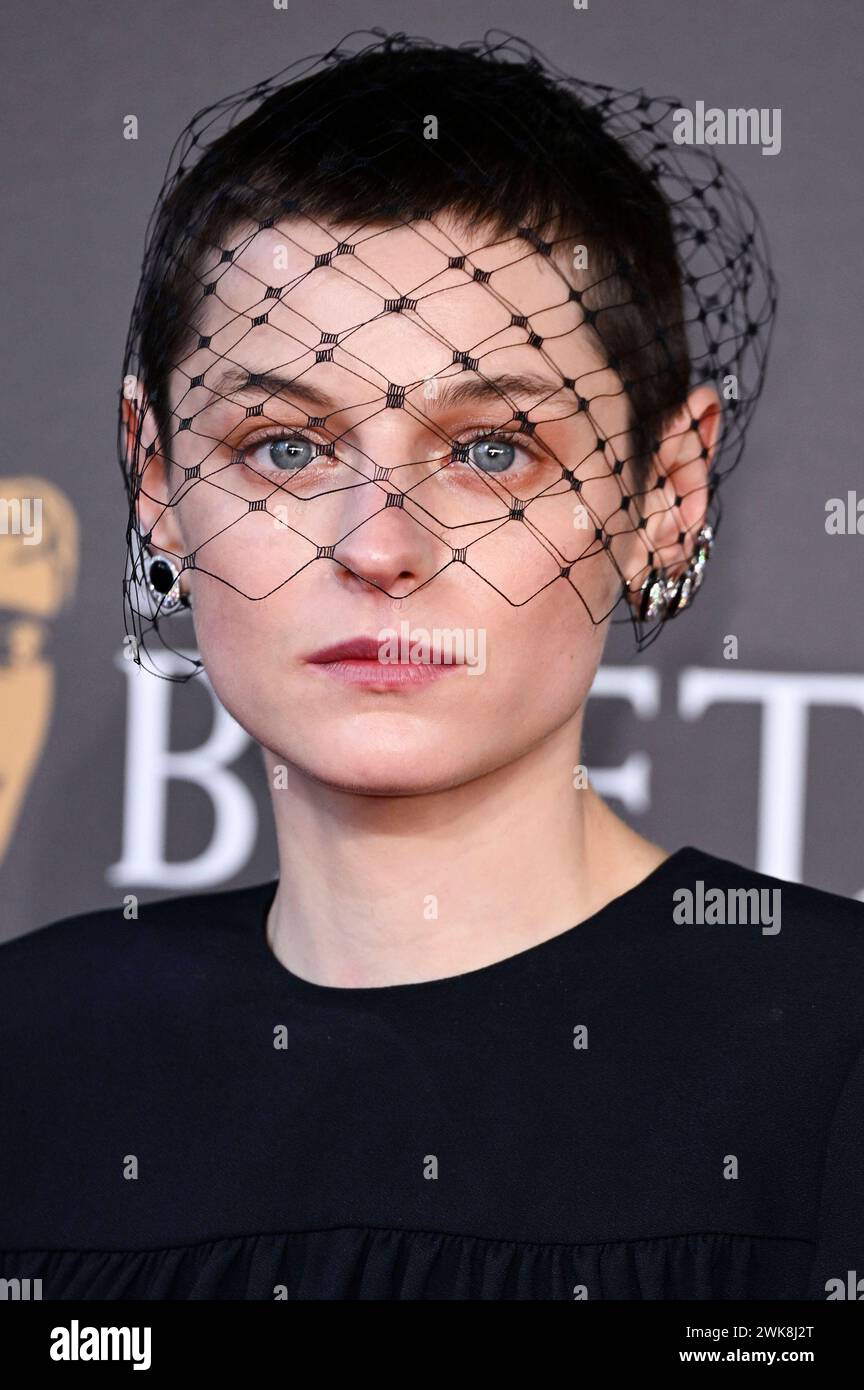 Emma Corrin BEI der Verleihung der BAFTA film Awards 2024 / 77e British Academy film Awards in