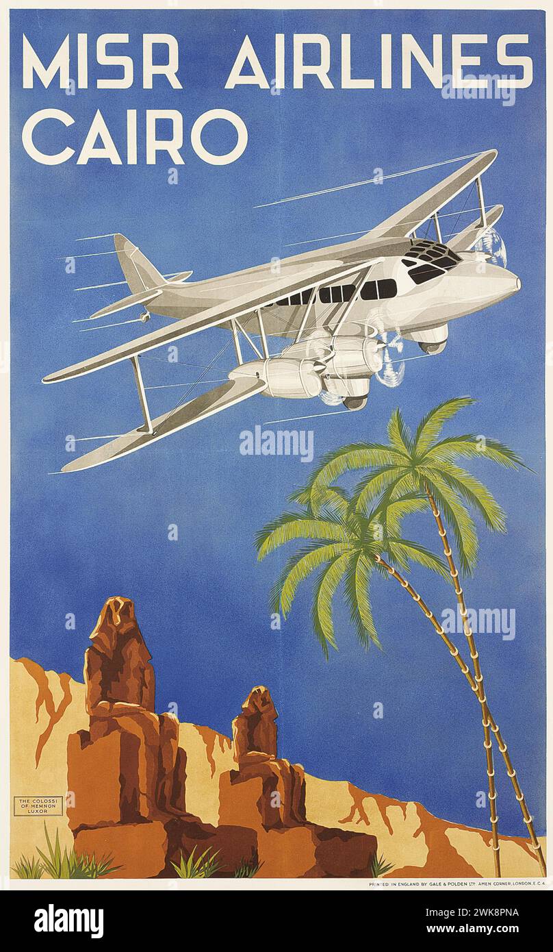 Affiche de voyage vintage pour MISR Airlines le Caire, Egypte, mettant en vedette un avion volant vers le site des colosses de Louxor avec des statues Banque D'Images