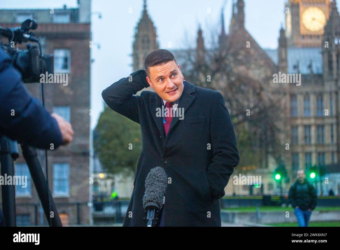 Londres, Royaume-Uni. 19 février 2024. Wes Streeting, secrétaire d'État fantôme à la santé et aux soins sociaux du Royaume-Uni, est vu à Westminster lors de la ronde médiatique du matin..crédit : Tayfun Salci / Alamy Live News Banque D'Images